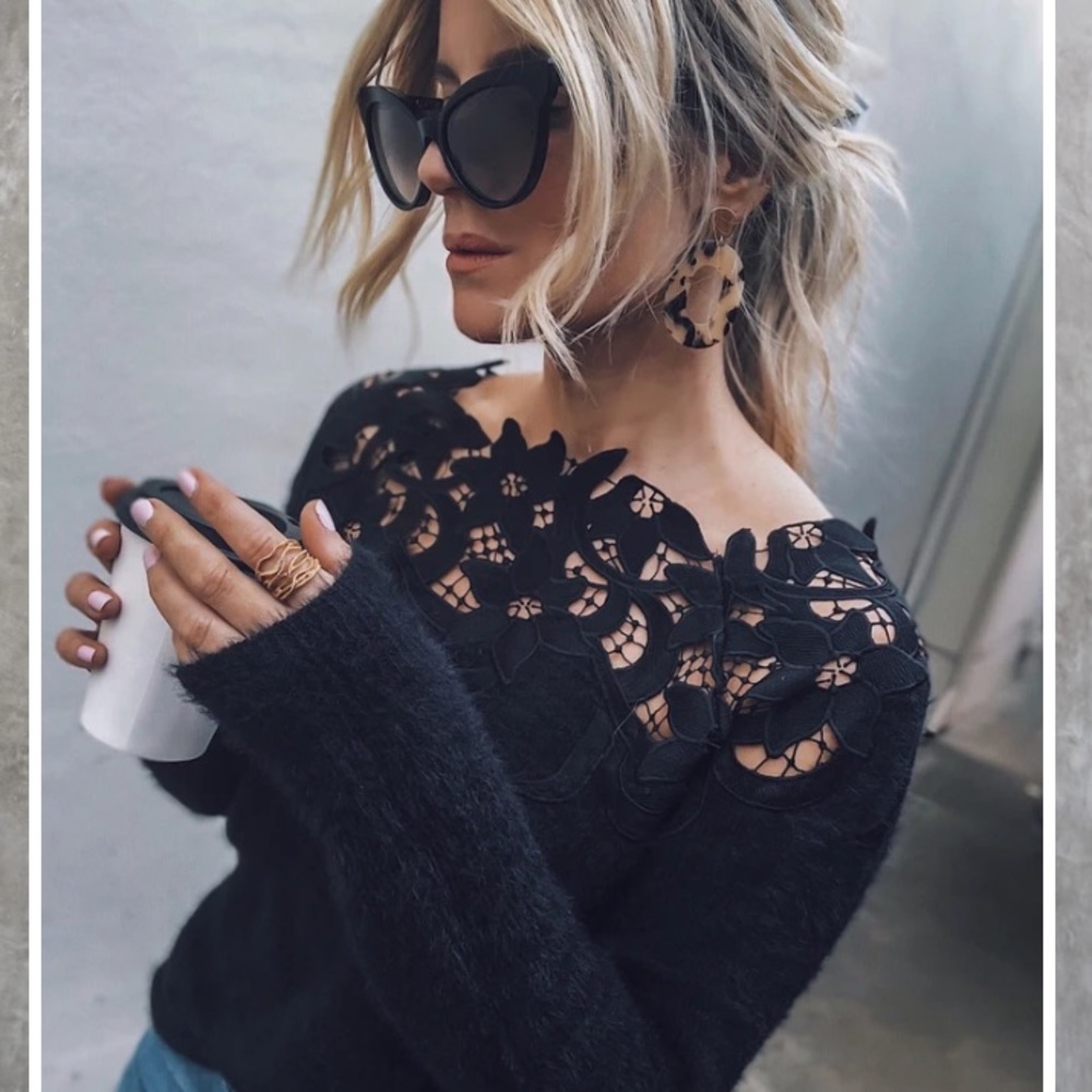 VICI Sincerely Yours off the shoulder sweater 🖤